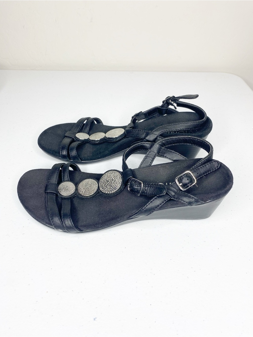 Vionic Lizbeth T-Strap Orthotic Sandals in Black Leather Size 7